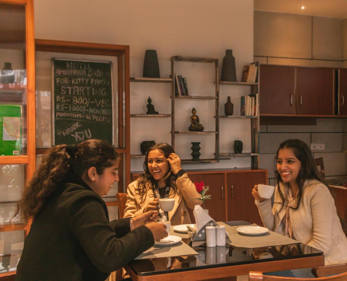 Amritara Sadka Amritsar Hotel Kültér fotó
