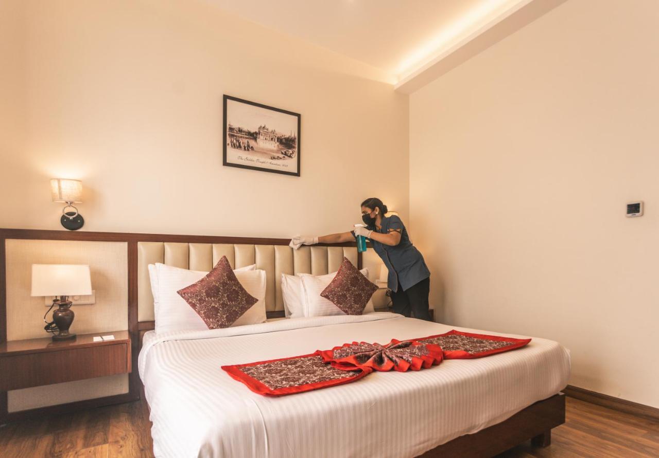 Amritara Sadka Amritsar Hotel Kültér fotó