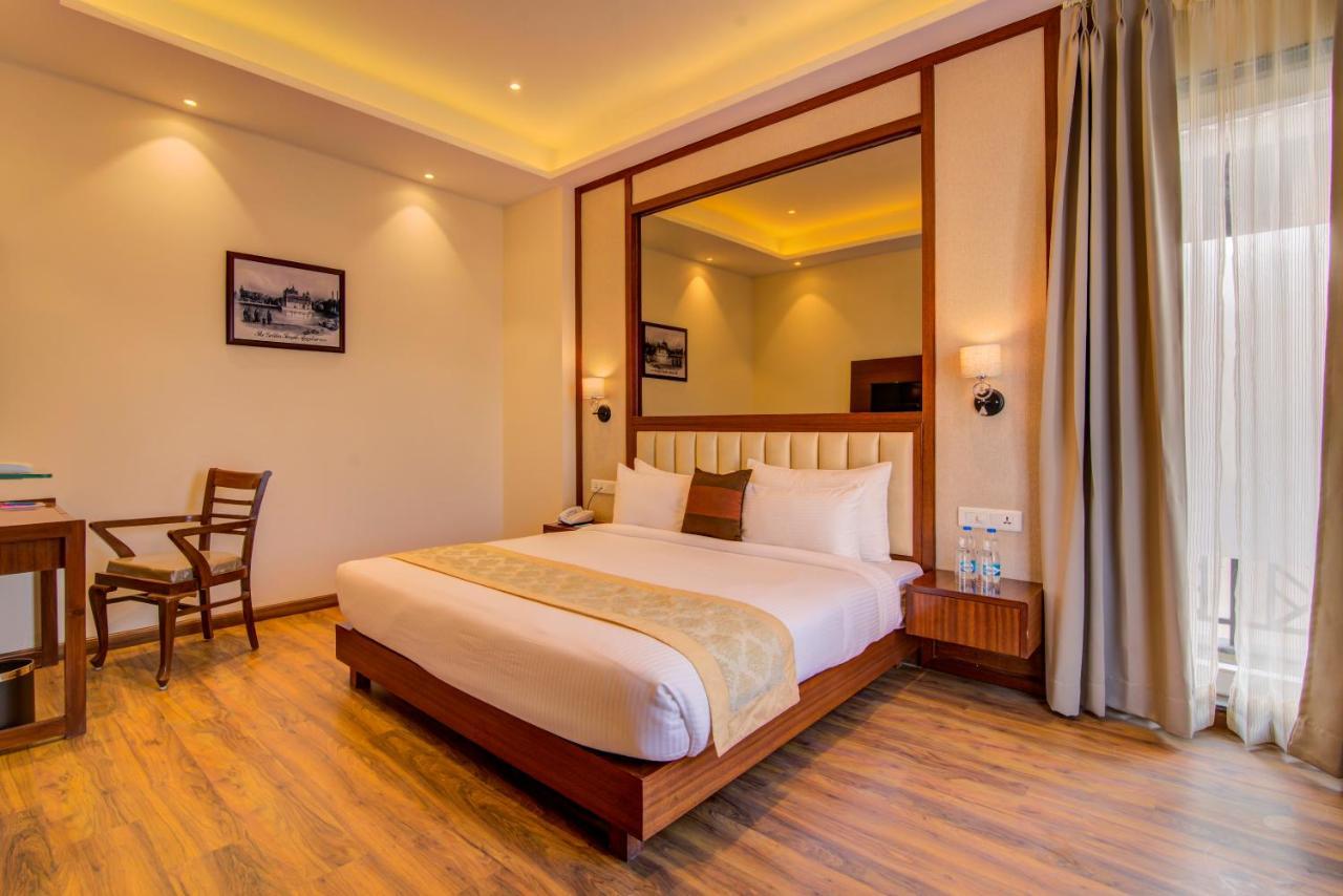 Amritara Sadka Amritsar Hotel Kültér fotó
